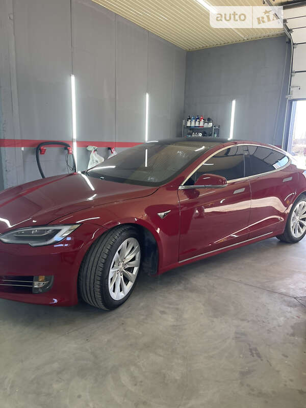 Лифтбек Tesla Model S 2018 в Запорожье