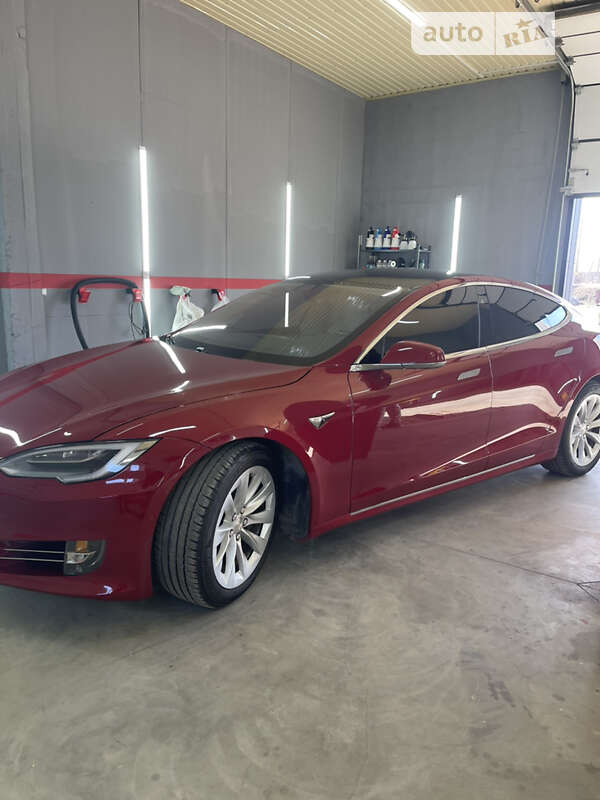 Ліфтбек Tesla Model S 2018 в Запоріжжі