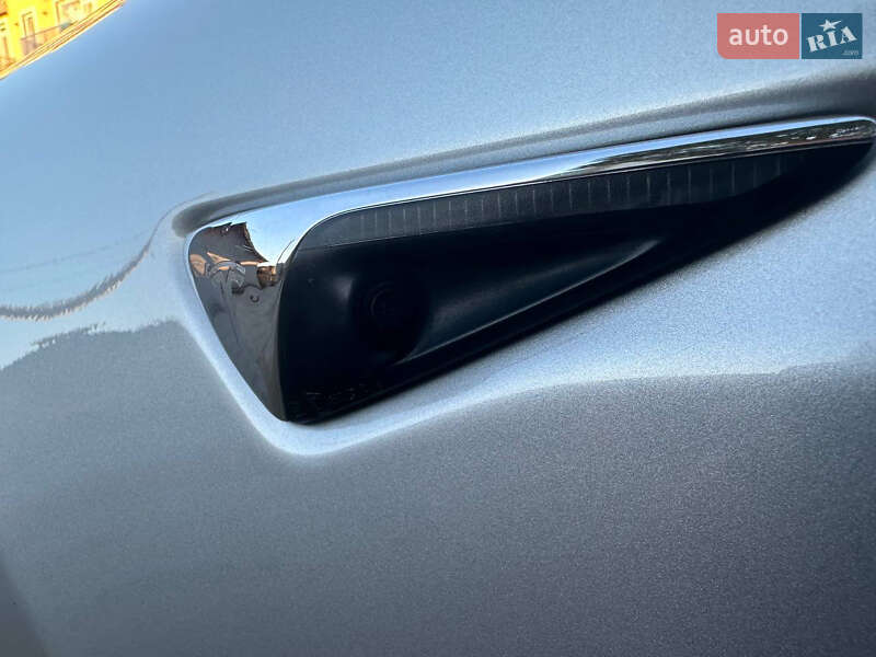 Лифтбек Tesla Model S 2016 в Запорожье