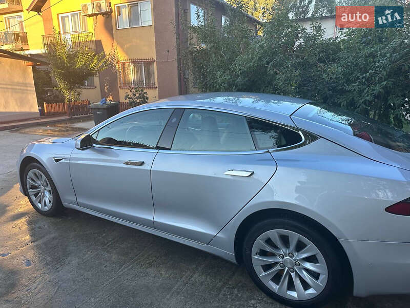 Лифтбек Tesla Model S 2016 в Запорожье