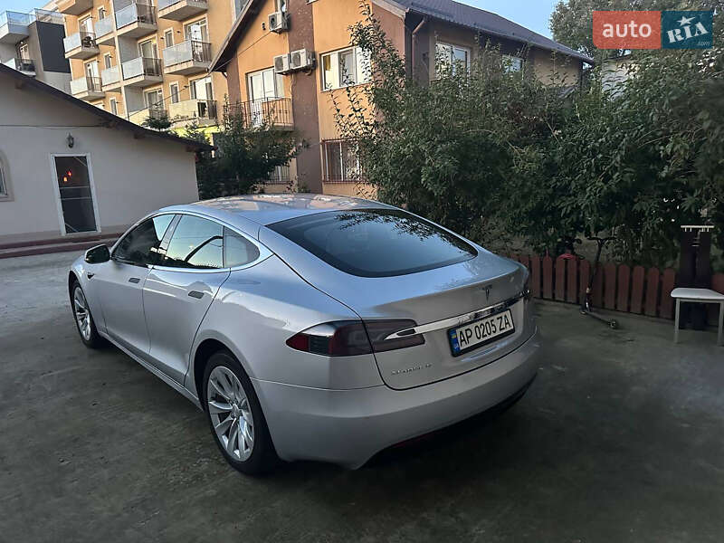Лифтбек Tesla Model S 2016 в Запорожье