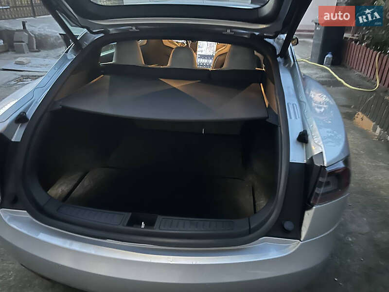 Лифтбек Tesla Model S 2016 в Запорожье