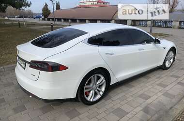 Ліфтбек Tesla Model S 2014 в Дніпрі