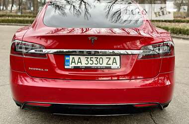 Ліфтбек Tesla Model S 2015 в Києві