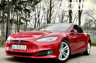 Лифтбек Tesla Model S 2015 в Киеве