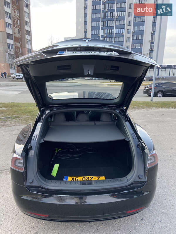 Лифтбек Tesla Model S 2018 в Черкассах