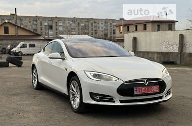 Ліфтбек Tesla Model S 2013 в Дубні