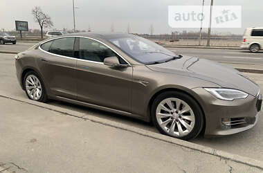 Лифтбек Tesla Model S 2016 в Киеве