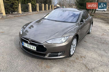 Лифтбек Tesla Model S 2015 в Полтаве