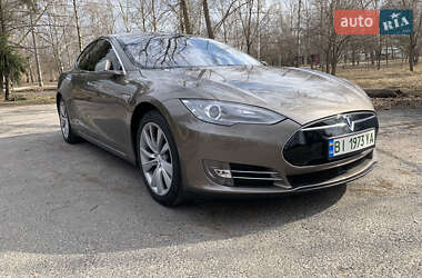 Лифтбек Tesla Model S 2015 в Полтаве