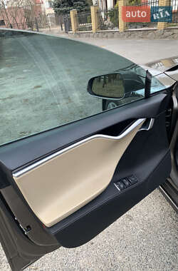 Лифтбек Tesla Model S 2015 в Полтаве