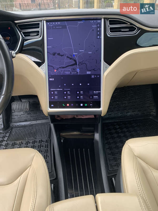 Лифтбек Tesla Model S 2015 в Полтаве
