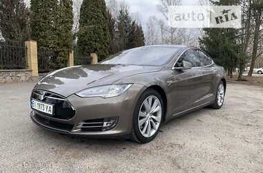 Tesla Model S 2015