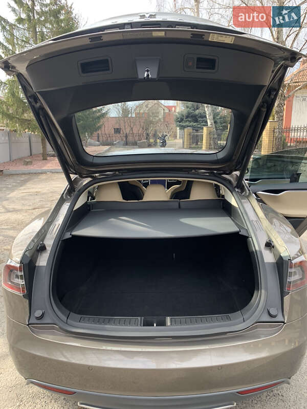 Лифтбек Tesla Model S 2015 в Полтаве
