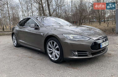 Лифтбек Tesla Model S 2015 в Полтаве