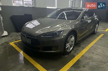 Tesla Model S 2015