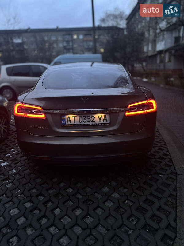 Лифтбек Tesla Model S 2015 в Ивано-Франковске
