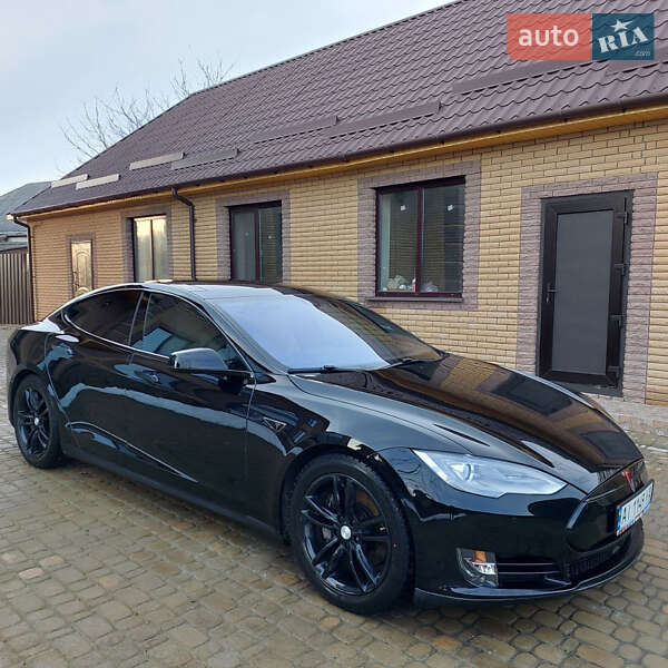Лифтбек Tesla Model S 2015 в Киеве