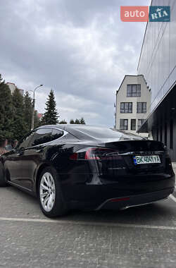 Лифтбек Tesla Model S 2015 в Ровно