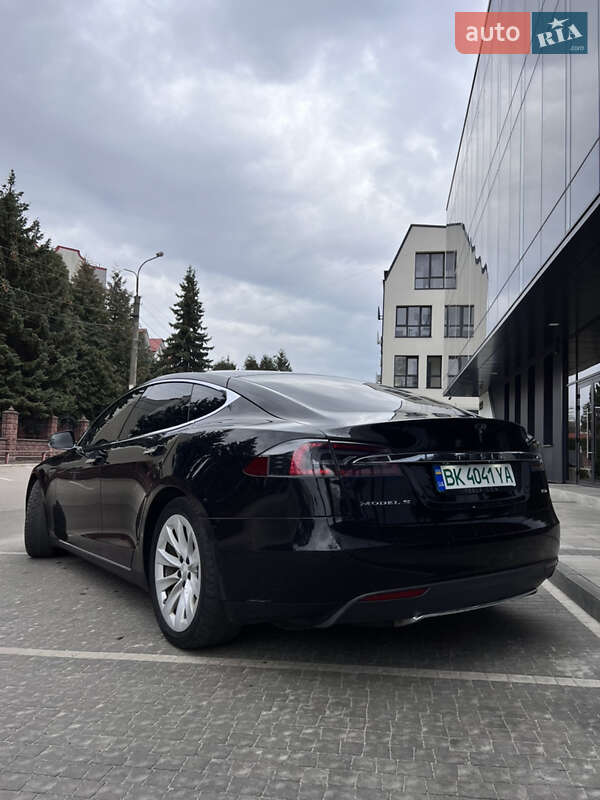 Лифтбек Tesla Model S 2015 в Ровно