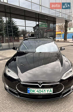 Лифтбек Tesla Model S 2015 в Ровно