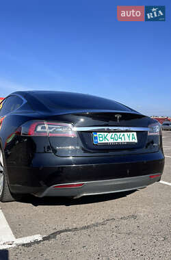 Лифтбек Tesla Model S 2015 в Ровно