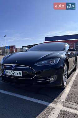 Лифтбек Tesla Model S 2015 в Ровно