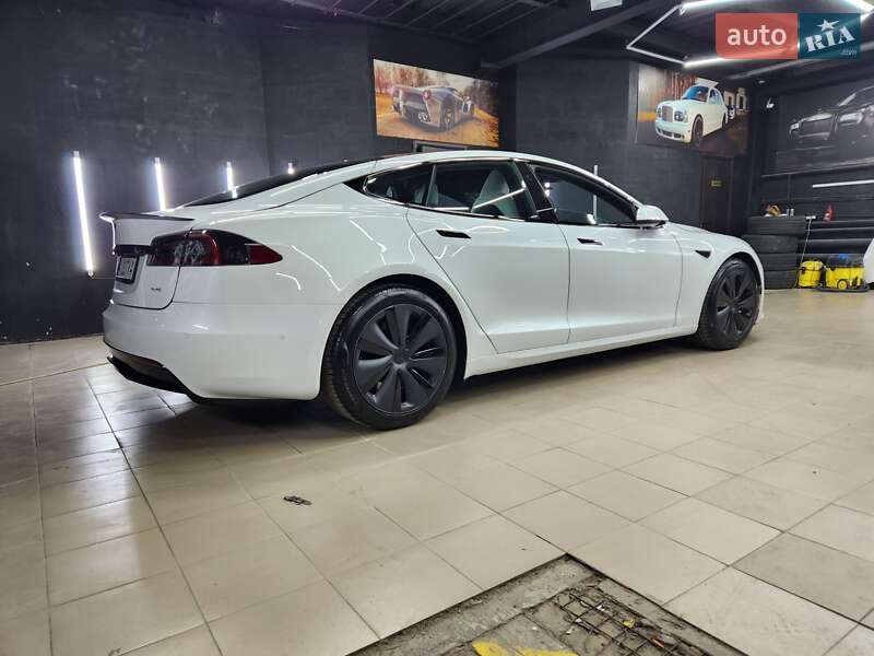 Tesla Model S 2021