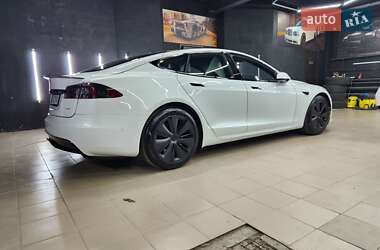 Tesla Model S 2021