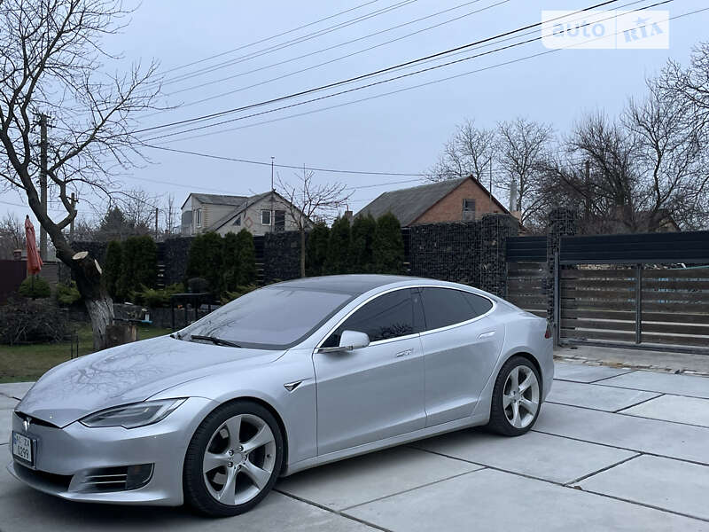 Лифтбек Tesla Model S 2018 в Луцке