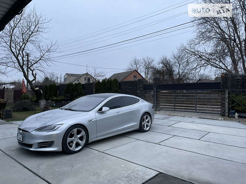 Лифтбек Tesla Model S 2018 в Луцке