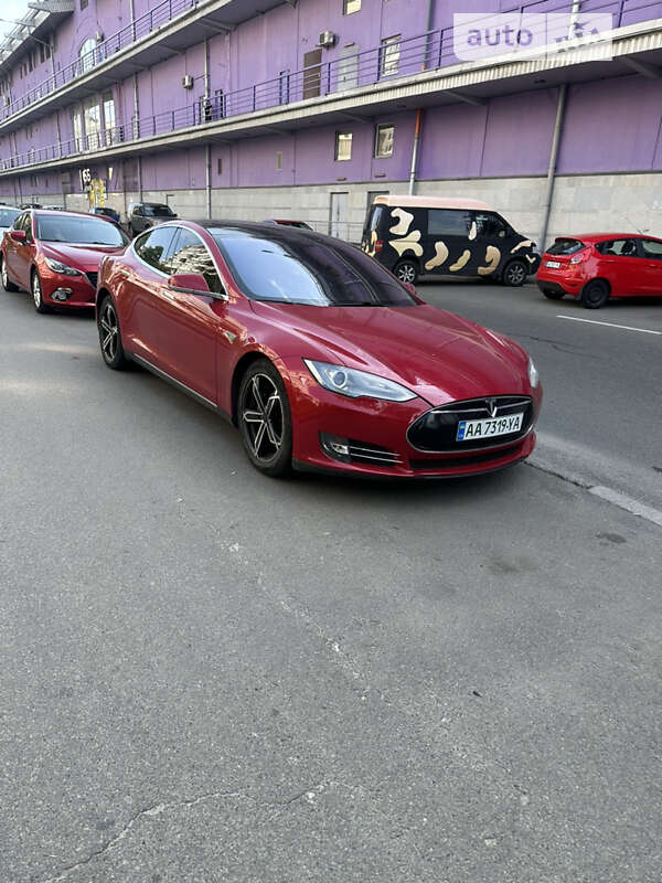 Ліфтбек Tesla Model S 2013 в Києві