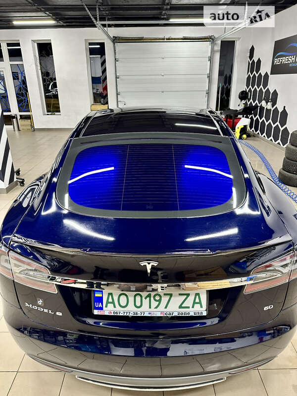 Лифтбек Tesla Model S 2014 в Иршаве