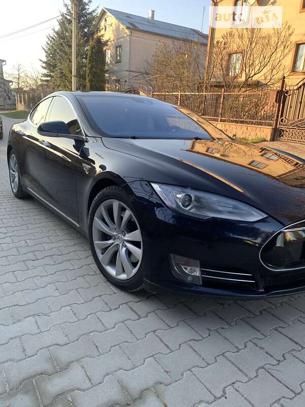 Лифтбек Tesla Model S 2015 в Тернополе