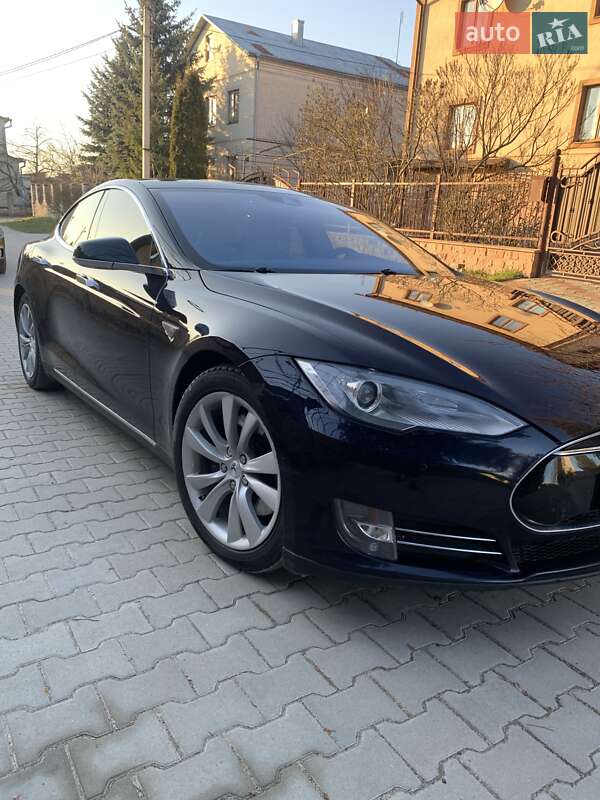 Tesla Model S 2015