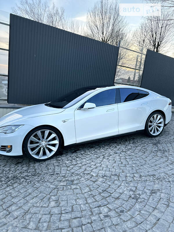 Ліфтбек Tesla Model S 2015 в Хмельницькому