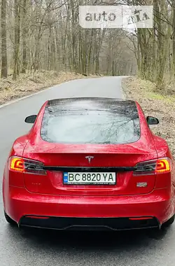 Tesla Model S 2021