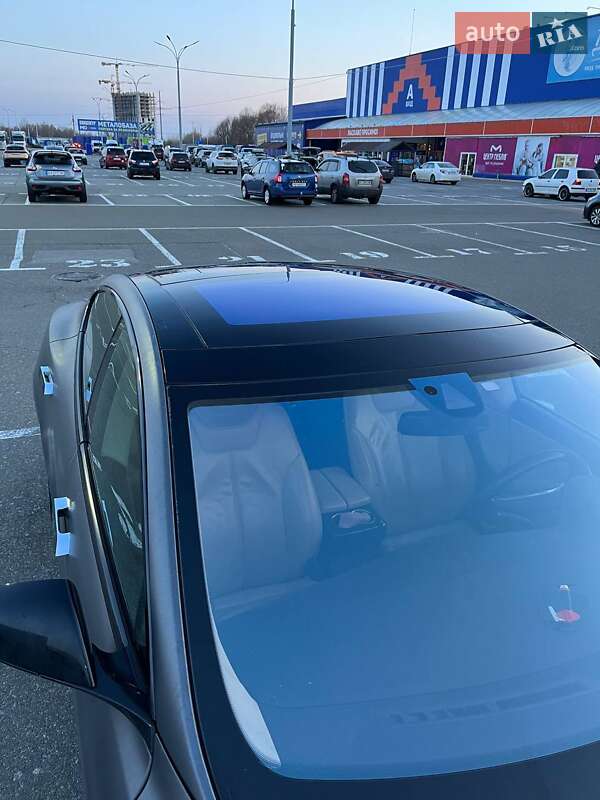 Лифтбек Tesla Model S 2015 в Киеве