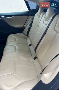 Лифтбек Tesla Model S 2015 в 