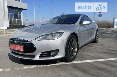 Tesla Model S 2015