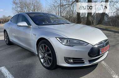 Лифтбек Tesla Model S 2015 в Ивано-Франковске