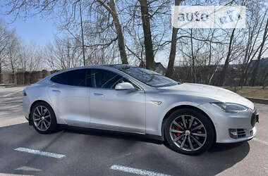 Лифтбек Tesla Model S 2015 в Львове