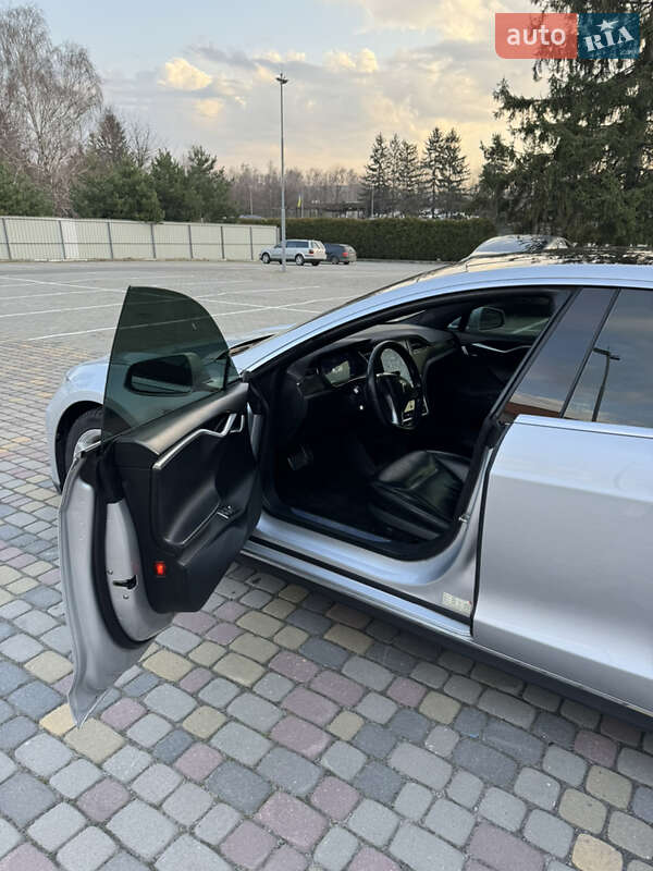 Лифтбек Tesla Model S 2015 в Луцке
