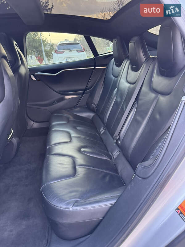 Ліфтбек Tesla Model S 2015 в Луцьку