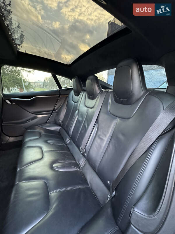 Лифтбек Tesla Model S 2015 в Луцке