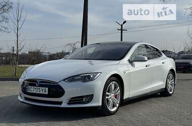 Tesla Model S 2015