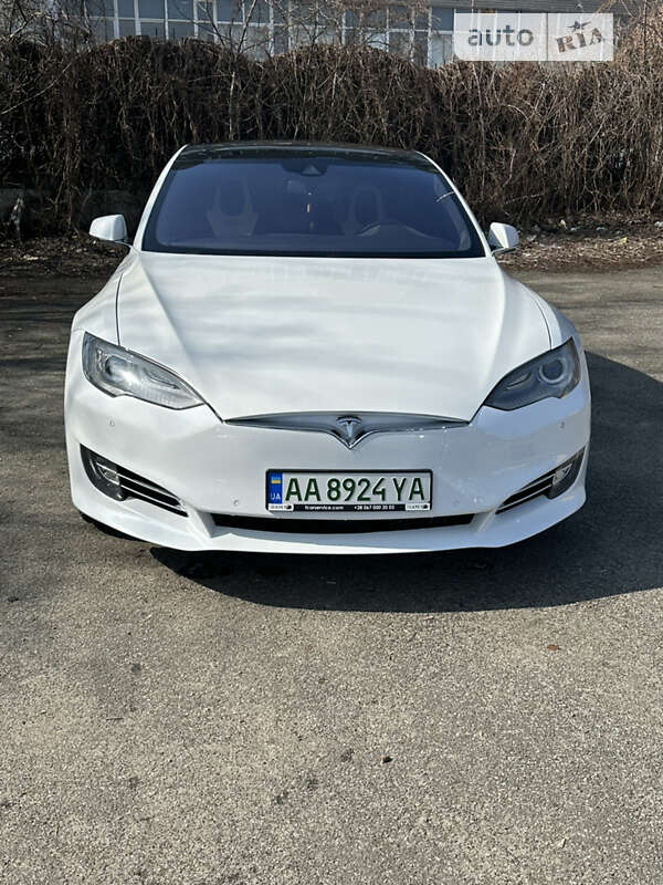 Ліфтбек Tesla Model S 2014 в Києві