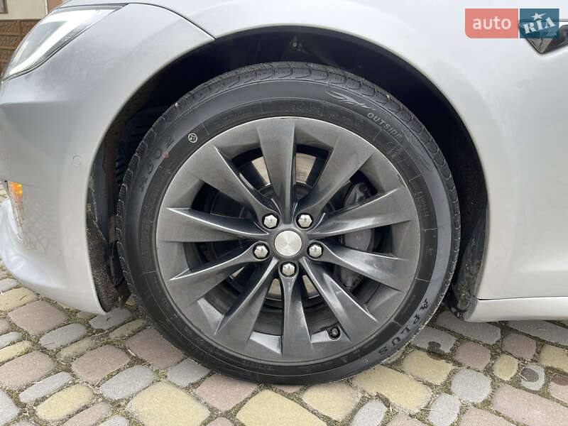 Лифтбек Tesla Model S 2017 в Запорожье