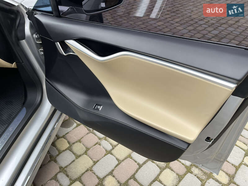 Лифтбек Tesla Model S 2017 в Запорожье