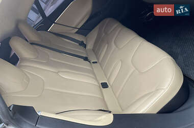 Лифтбек Tesla Model S 2017 в 